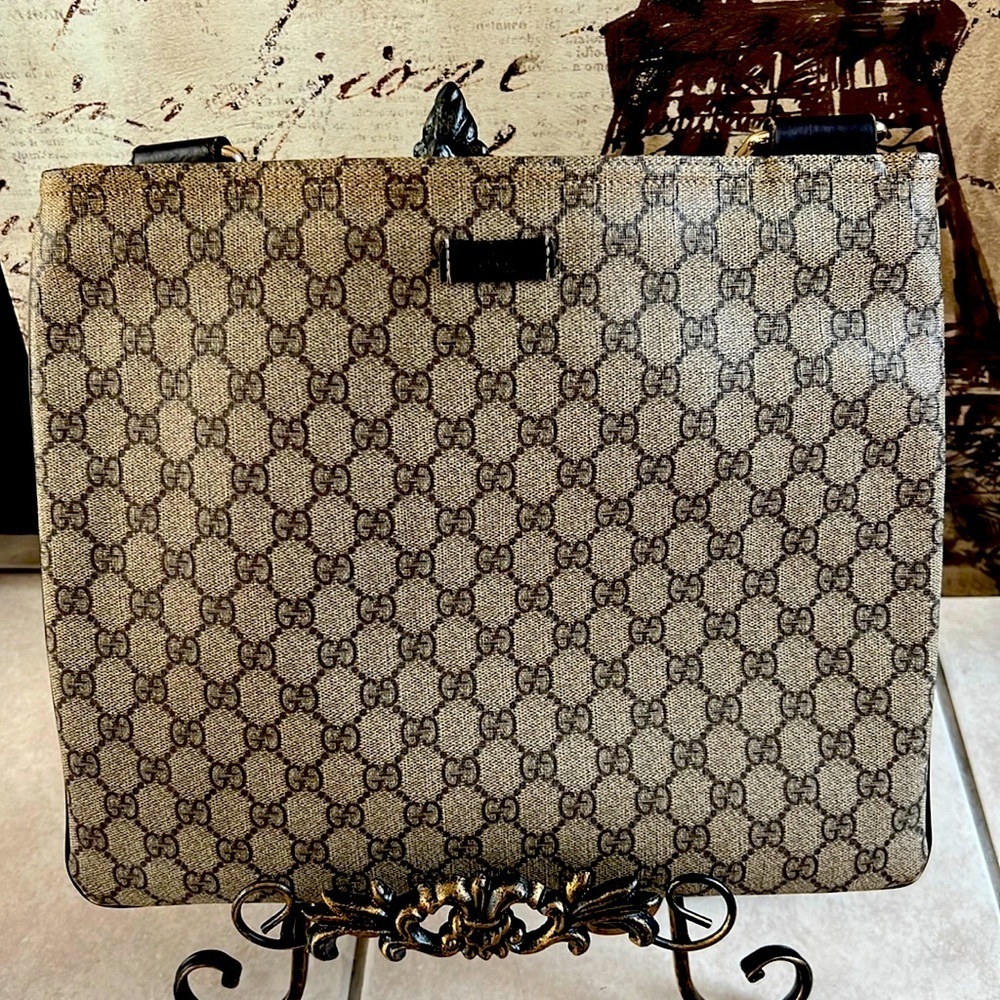 AUTHENTIC GUCCI GG SUPREME LARGE MESSENGER BAG BROWN COLOR